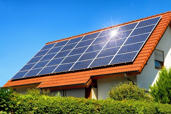 Solaranlagen, die von der Hasler Bedachungen AG auf dem Dach installiert wurden